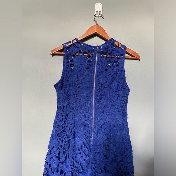 NWT ALLANDWELL Women's Floral Lace V Short Sleeves Knee Length Blue Dress Small - Picture 6 of 13